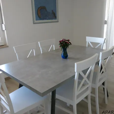 Luka Apartman *
