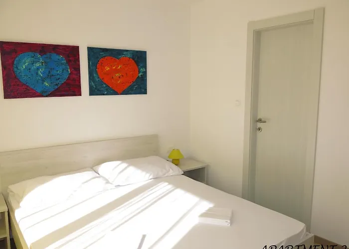 Luka Apartment *