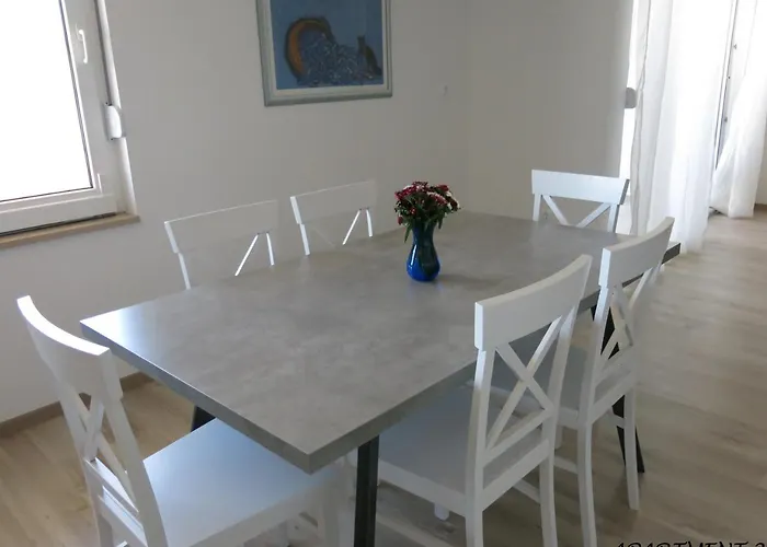Luka Apartment *